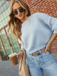 Milan Kiss Sweter w kolorze błękitnym rozmiar: S. Niebieskie swetry Milan Kiss, s, bez wzorów, z bawełny, bez ramiączek. Za 140.20 zł.