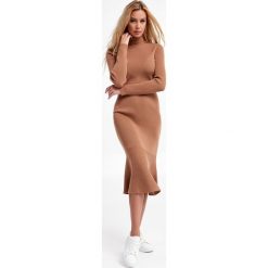 Sukienka TWINSET U&B. Żółte sukienki Twinset U&B, na co dzień, s, bez wzorów, bez kołnierzyka, bez ramiączek, midi, dopasowane. Za 979.00 zł.