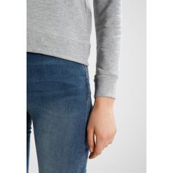 LTB Bluza grey. Niebieskie bluzy marki comma casual identity, z materiału, casualowe. Za 129.00 zł.