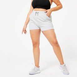 Spodenki fitness damskie Domyos 520. Szare szorty sportowe DOMYOS, bez wzorów, z bawełny, na fitness i siłownię. Za 49.99 zł.