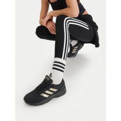 Buty do biegania adidas. Czarne buty do biegania adidas, bez wzorów, bez zapięcia, do biegania. Za 239.99 zł.