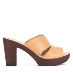 Klapki Lasocki. Brązowe klapki Lasocki, bez wzorów, bez obcasa, bez zapięcia. Za 169.99 zł.