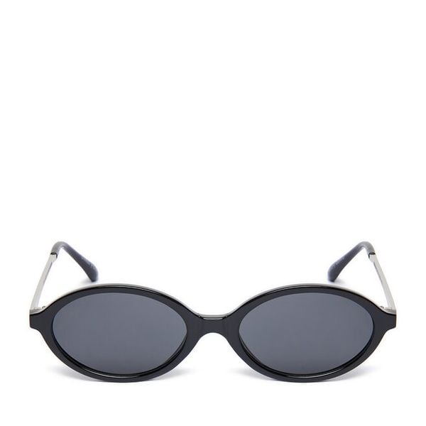 Okulary przeciwsłoneczne JENNY. Czarne okulary przeciwsłoneczne Jenny, bez wzorów. Za 49.99 zł.