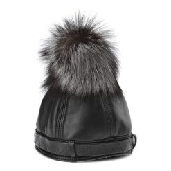 Czarna Czapka Z Pomponem Damska Luka-Pelli Z Naturalnym Futrem Z Lisa. Czarne czapki zimowe Luka-Pelli, bez wzorów, ze skóry, eleganckie. Za 279.00 zł.