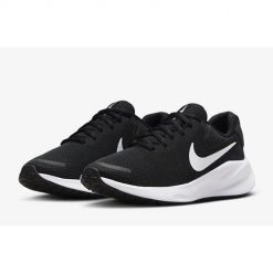 Buty Damskie Sportowe Nike W Revolution 7. Białe buty do biegania Nike, bez wzorów, bez zapięcia, do biegania. Za 228.80 zł.