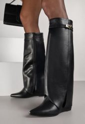 Czarne Kozaki na Koturnie z Wywiniętą Cholewką z Klamerką Arirass. Czarne kozaki Born2be, bez wzorów, z jeansu, biznesowe, bez obcasa, na koturnie, bez zapięcia. Za 169.99 zł.