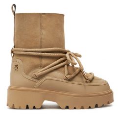 Śniegowce Tommy Hilfiger. Brązowe śniegowce Tommy Hilfiger, bez wzorów, bez zapięcia. Za 949.99 zł.