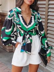 Milan Kiss Bluzka w kolorze czarno-zielonym rozmiar: M. Czarne bluzki Milan Kiss, m, bez wzorów, bez kołnierzyka, bez ramiączek. Za 135.17 zł.