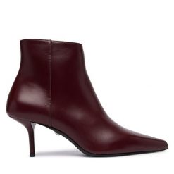 Botki Max Mara. Czerwone botki Max Mara, bez wzorów, bez obcasa, na szpilce, bez zapięcia. Za 3,279.00 zł.