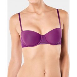 Biustonosz "Zero Lace" w kolorze fioletowym. Fioletowe biustonosze Triumph & Sloggi, bez wzorów, z koronki. W wyprzedaży za 65.95 zł.