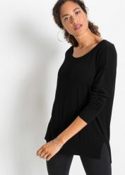 Sweter dzianinowy oversize z mieszanki wiskozy. Czarne swetry bonprix, bez wzorów, z dzianiny, bez ramiączek. Za 99.99 zł.