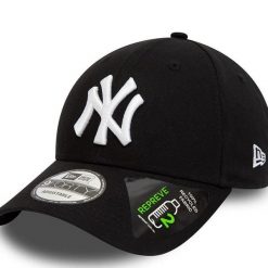 Czapka z daszkiem New Era MLB New York Yankees. Białe czapki z daszkiem New Era, bez wzorów, sportowe. Za 186.00 zł.