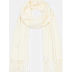 Szalik z frędzlami - Kremowy. Białe szaliki i kominy Mohito, bez wzorów. Za 59.99 zł.