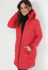 Czerwona Kurtka do Kolan Pikowana Zillo. Czerwone kurtki Born2be, l, bez wzorów, z jeansu, eleganckie, bez kaptura. W wyprzedaży za 167.99 zł.