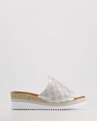 KLAPKI NA KOTURNIE 003 BASAKSEHIR S. Klapki Venezia, bez wzorów, ze skóry, bez obcasa, na koturnie, bez zapięcia. Za 229.00 zł.