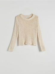 Sweter o luźnym splocie - kremowy. Białe swetry Reserved, l, bez wzorów, z dzianiny, bez ramiączek. W wyprzedaży za 35.99 zł.