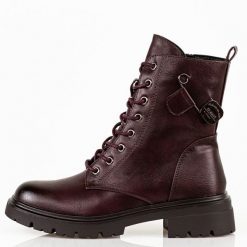 Bordowe trapery damskie M.Daszyński 2508-4. Czerwone traperki M.Daszyński, z aplikacjami, ze skóry, z okrągłym noskiem, bez obcasa, bez zapięcia. Za 199.00 zł.