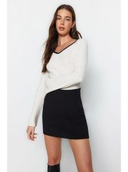 Trendyol Sweter w kolorze białym rozmiar: L. Białe swetry Trendyol, l, bez wzorów, ze splotem, bez ramiączek. Za 65.99 zł.