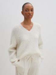 Someday Sweter w kolorze białym rozmiar: 38. Białe swetry someday., bez wzorów, bez ramiączek. Za 328.65 zł.
