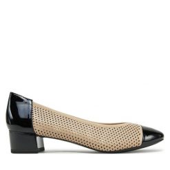 Czółenka Caprice. Brązowe czółenka Caprice, bez wzorów, bez obcasa, bez zapięcia. Za 239.99 zł.