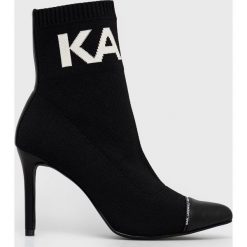 Karl Lagerfeld botki PANACHE HI KL31361A.K00 damskie kolor czarny na szpilce. Czarne botki KARL LAGERFELD, bez wzorów, z gumy, bez obcasa, na obcasie, bez zapięcia. W wyprzedaży za 539.99 zł.