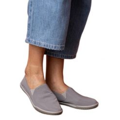 Szare damskie wsuwane tenisówki. Szare trampki bez wzorów, z materiału, eleganckie, bez zapięcia. Za 78.15 zł.