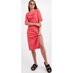 Sukienka ARMANI EXCHANGE. Różowe sukienki Armani Exchange, xs, bez wzorów, z bawełny, bez kołnierzyka, bez ramiączek, midi. Za 349.00 zł.