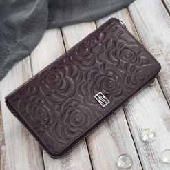 Portfel damski skórzany burgundowy w orientacji poziomej RFID Paolo Peruzzi AL-13-BGD. Czerwone portfele PAOLO PERUZZI, bez wzorów, ze skóry. Za 89.00 zł.