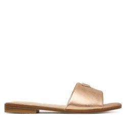 Klapki Guess. Czerwone klapki Guess, z aplikacjami, bez obcasa, bez zapięcia. Za 499.99 zł.