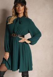 Ciemnozielona Plisowana Sukienka o Eleganckim Kroju z Wiązaniem przy Dekolcie i Gumką w Pasie Belorinda. Zielone sukienki Renee, na co dzień, bez wzorów, eleganckie, bez kołnierzyka, bez ramiączek, mini, kopertowe. W wyprzedaży za 55.99 zł.