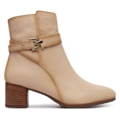 Botki Pikolinos. Białe botki Pikolinos, bez wzorów, bez obcasa, na słupku, bez zapięcia. Za 759.99 zł.