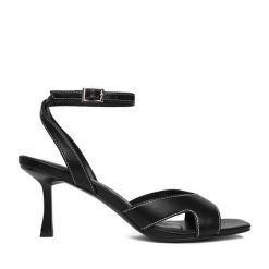 Sandały JENNY. Czarne sandały Jenny, bez wzorów, bez obcasa, na szpilce, bez zapięcia. Za 129.99 zł.