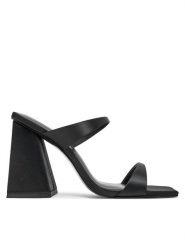 Just Cavalli Klapki 76RA3S40 Czarny. Czarne klapki Just Cavalli, bez wzorów, z materiału, bez obcasa, bez zapięcia. Za 939.99 zł.