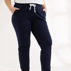 Granatowe spodnie dresowe Klara XXL OVERSIZE JESIEŃ. Spodnie dresowe Moda Size Plus Iwanek, bez wzorów, z bawełny, krótkie. Za 159.90 zł.