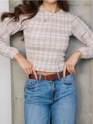 Koszulowa bluzka z marszczeniem - wielobarwny. Bluzki Sinsay, l, bez wzorów, bez kołnierzyka, bez ramiączek. Za 49.99 zł.