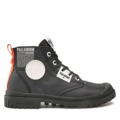 Trapery Palladium. Czarne traperki Palladium, bez wzorów, bez obcasa, bez zapięcia. Za 349.99 zł.