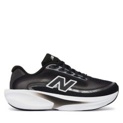 Buty do biegania New Balance. Czarne buty do biegania New Balance, bez wzorów, bez zapięcia, do biegania. Za 649.99 zł.