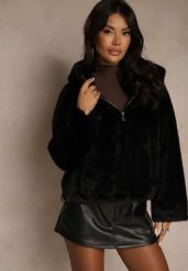 Czarna Kurtka Futerko Typu Teddy z Nieodpinanym Kapturem Lanikka. Czarne kurtki Renee, l, bez wzorów, z futra, eleganckie. Za 279.99 zł.