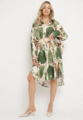 Zielona Sukienka Koszulowa Oversize z Wiskozy w Abstrakcyjny Wzór Gonania. Zielone sukienki Born2be, na co dzień, l, bez wzorów, z jedwabiu, eleganckie, bez kołnierzyka, bez ramiączek, midi, koszulowe. W wyprzedaży za 93.49 zł.