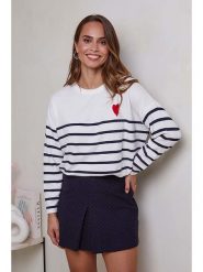 Soft Cashmere Sweter w kolorze biało-granatowym rozmiar: 38/40. Białe swetry Soft Cashmere, bez wzorów, klasyczne, bez ramiączek. Za 132.36 zł.