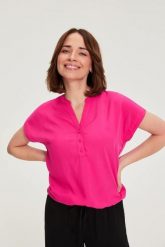 Koszula z wiskozy fuksjowa. Koszule MOODO, bez wzorów, z wiskozy, bez kołnierzyka, bez ramiączek. Za 79.99 zł.