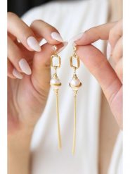 Pierres delicates Kolczyki w kolorze białym z perłami rozmiar: onesize. Białe kolczyki Pierres delicates, z cyrkonią, z mosiądzu. Za 63.95 zł.