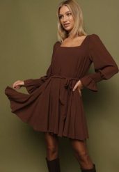 Brązowa Sukienka Vices z Siateczkowymi Rękawami i Wiązanym Paskiem Resnala. Brązowe sukienki Born2be, na co dzień, l, bez wzorów, z materiału, eleganckie, bez kołnierzyka, bez ramiączek, midi, rozkloszowane. Za 139.99 zł.