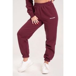Spodnie fitness damskie Gym Glamour dresowe. Brązowe spodnie dresowe GYM GLAMOUR, bez wzorów, z dresówki. Za 189.99 zł.