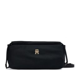 Torebka Tommy Hilfiger. Czarne listonoszki Tommy Hilfiger, bez wzorów, bez dodatków. Za 329.99 zł.