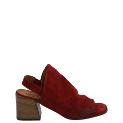 ZAMSZOWE SANDAŁY 6500 SAYO BAROLO. Sandały Venezia, bez wzorów, ze skóry, bez obcasa, bez zapięcia. Za 249.00 zł.