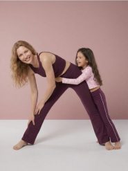 Sportowe legginsy flare Active - czerwony. Czerwone legginsy Sinsay, bez wzorów, sportowe. Za 49.99 zł.