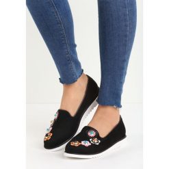 Czarne Lordsy Moonbow. Półbuty wsuwane marki Born2be. Za 59.99 zł.
