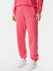 Tommy Jeans Spodnie dresowe Badge DW0DW20679 Różowy Regular Fit. Czerwone spodnie dresowe Tommy Jeans, bez wzorów, z bawełny. Za 219.99 zł.