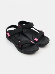 Sandały zapinane na rzepy - czarny. Czarne sandały Sinsay, bez wzorów, bez obcasa, bez zapięcia. Za 49.99 zł.